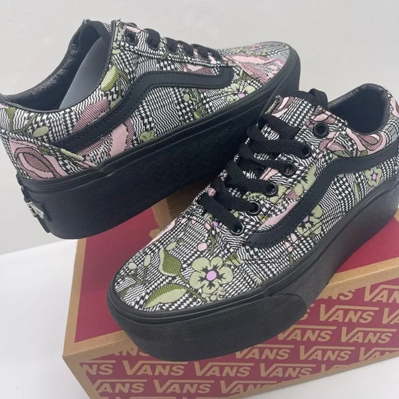 Vans WMNS Old Skool Stackform Platform Sneakers
Tapestry Floral Blck
VN0009PZBM8 - Picture 8 of 16